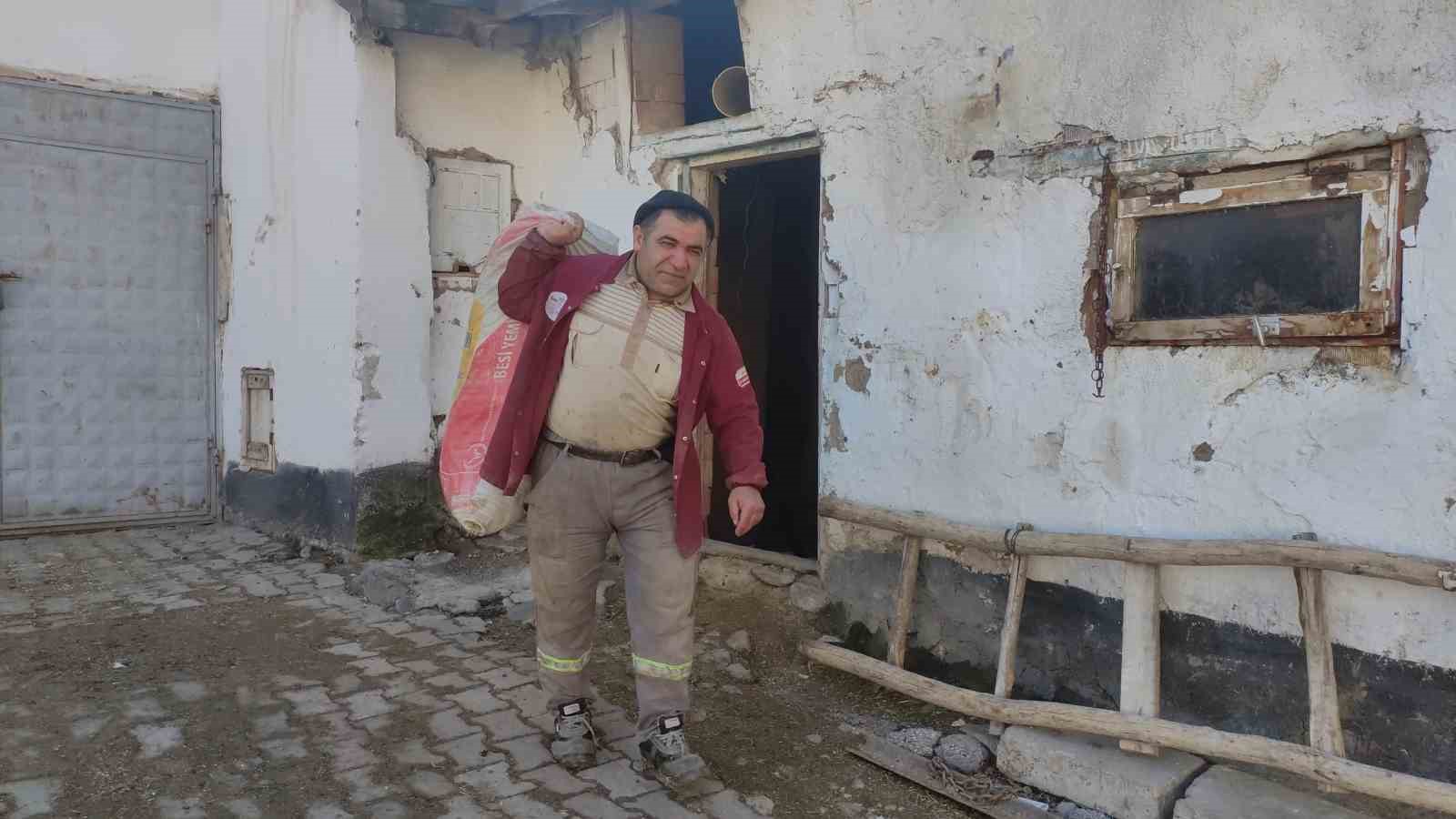 Süt fiyatlarını müşterilerinin maaş zam oranlarına göre belirliyor