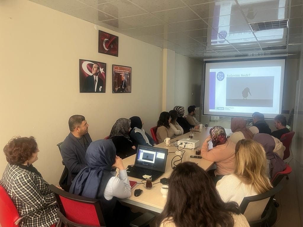 Aile Destek Merkezi’nde madde bağımlılığı eğitimi verildi