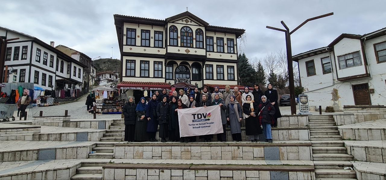 Üniversite öğrencileri tarih kokan sokaklarda Sakarya’yı tanıdı