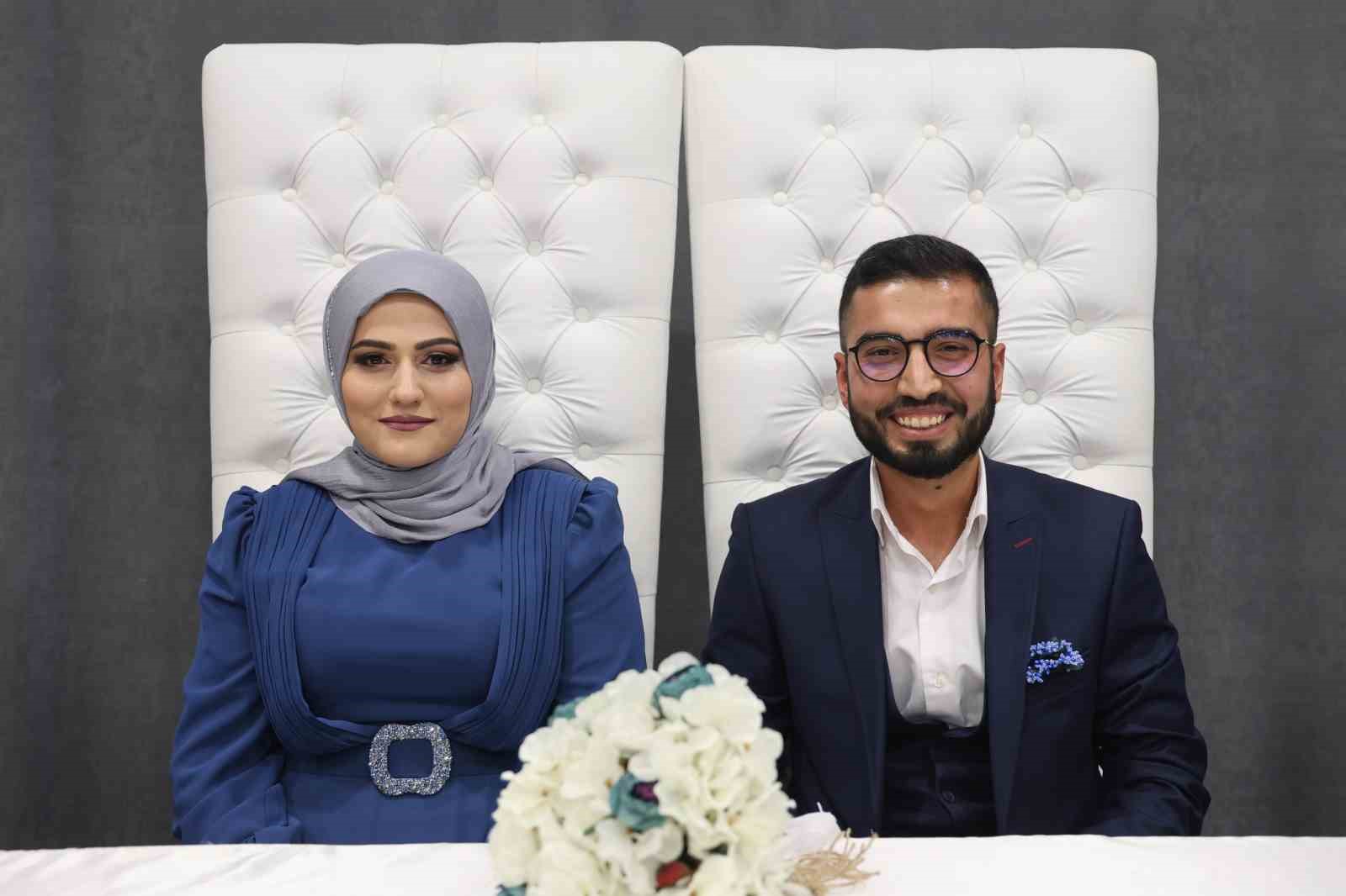 Tarihten habersiz nikah kıydılar, günü öğrencince şoke oldular