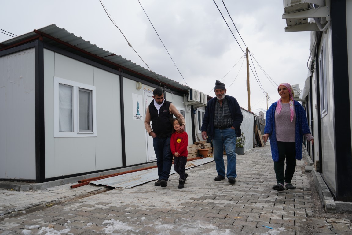 Her gece deprem olacak korkusuyla uyuyor