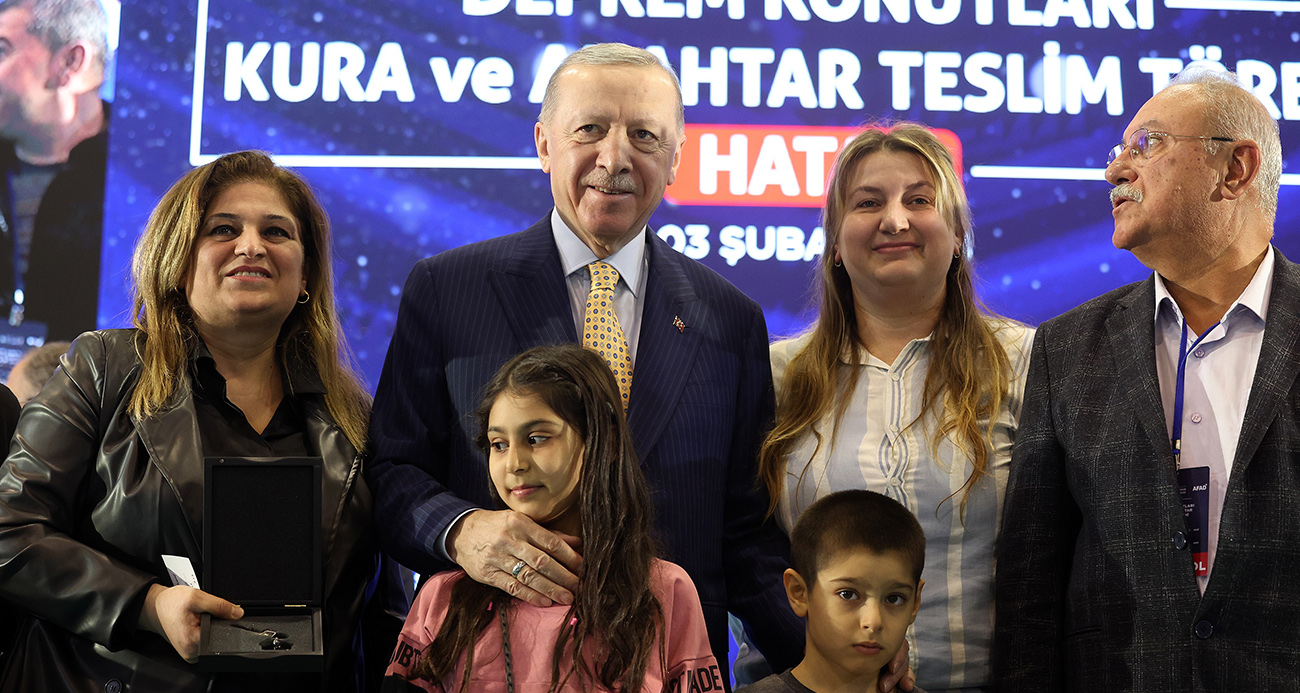 Cumhurbaşkanı Erdoğan, Hatay’da kura çekim ve konut teslim törenine katıldı