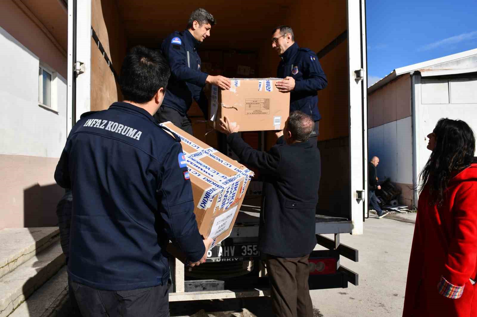 Depremin yıldönümünde kardeş adliye ile omuz omuza