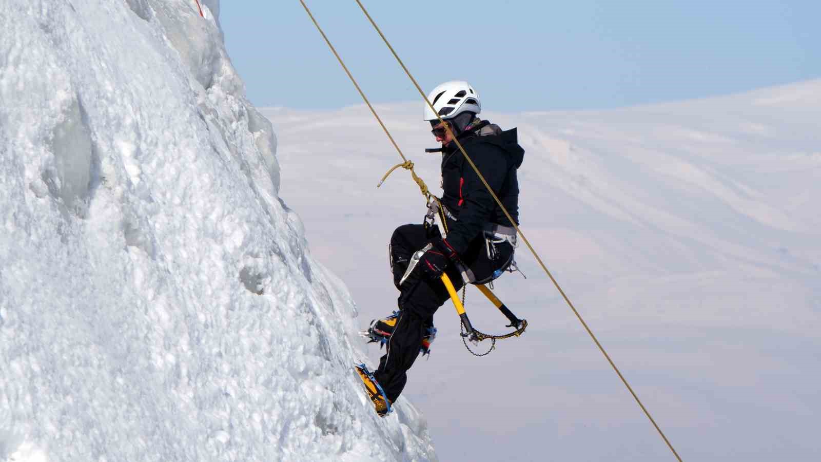 Palandöken’de buz tırmanışı nefesleri kesiyor