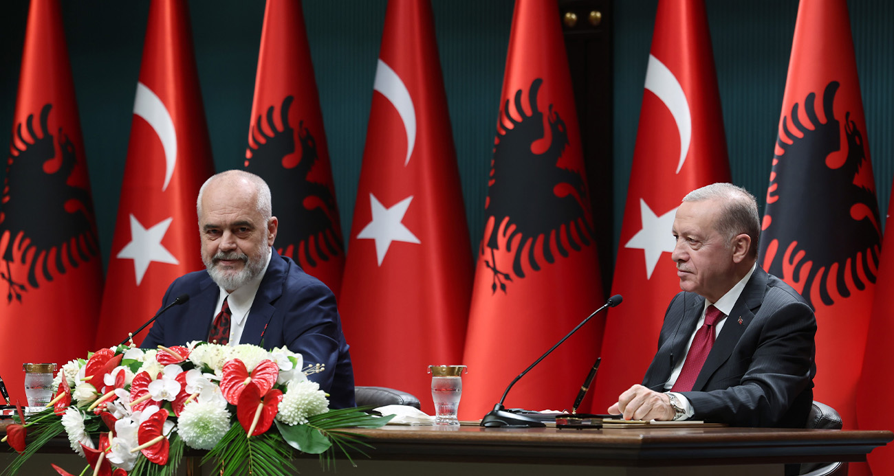 Cumhurbaşkanı Erdoğan: “İlişkilerimizi zehirlemek için her yolu deneyen şer şebekesine fırsat vermeyeceğiz”