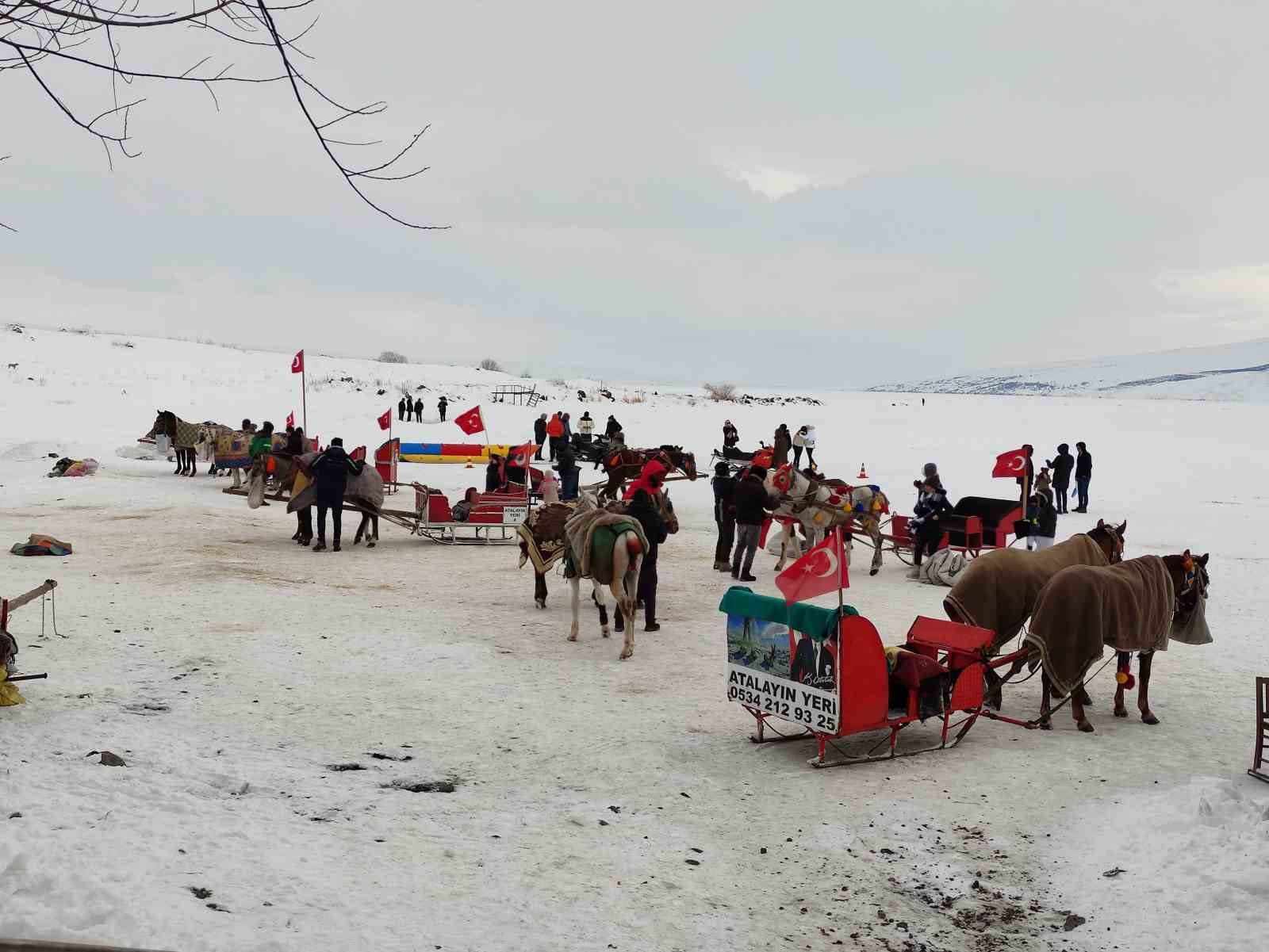 Çıldır Gölü’nde Atlı kızak keyfi