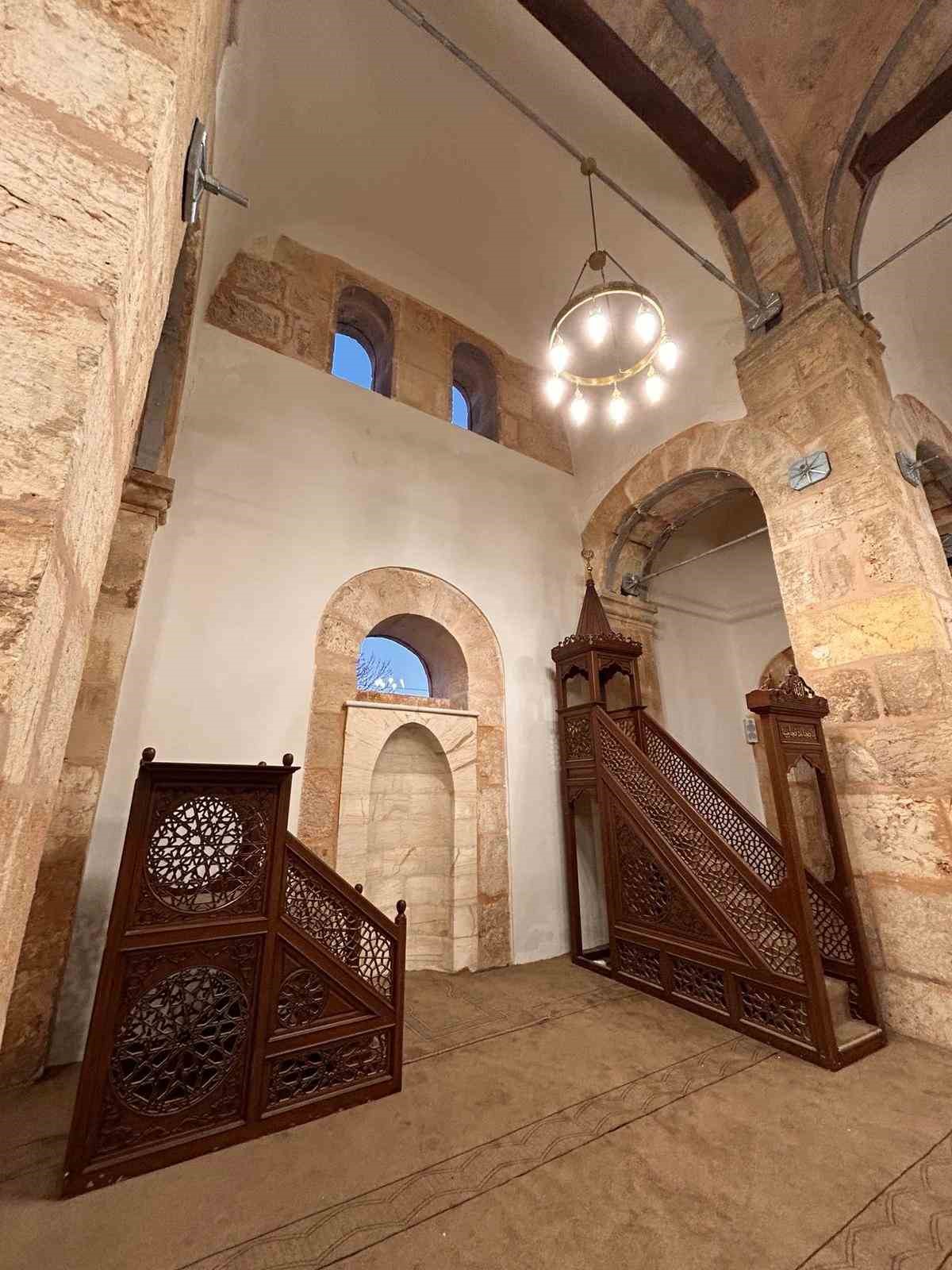 Nizip Fevkani Camii ilk teravih namazında ibadete açılıyor