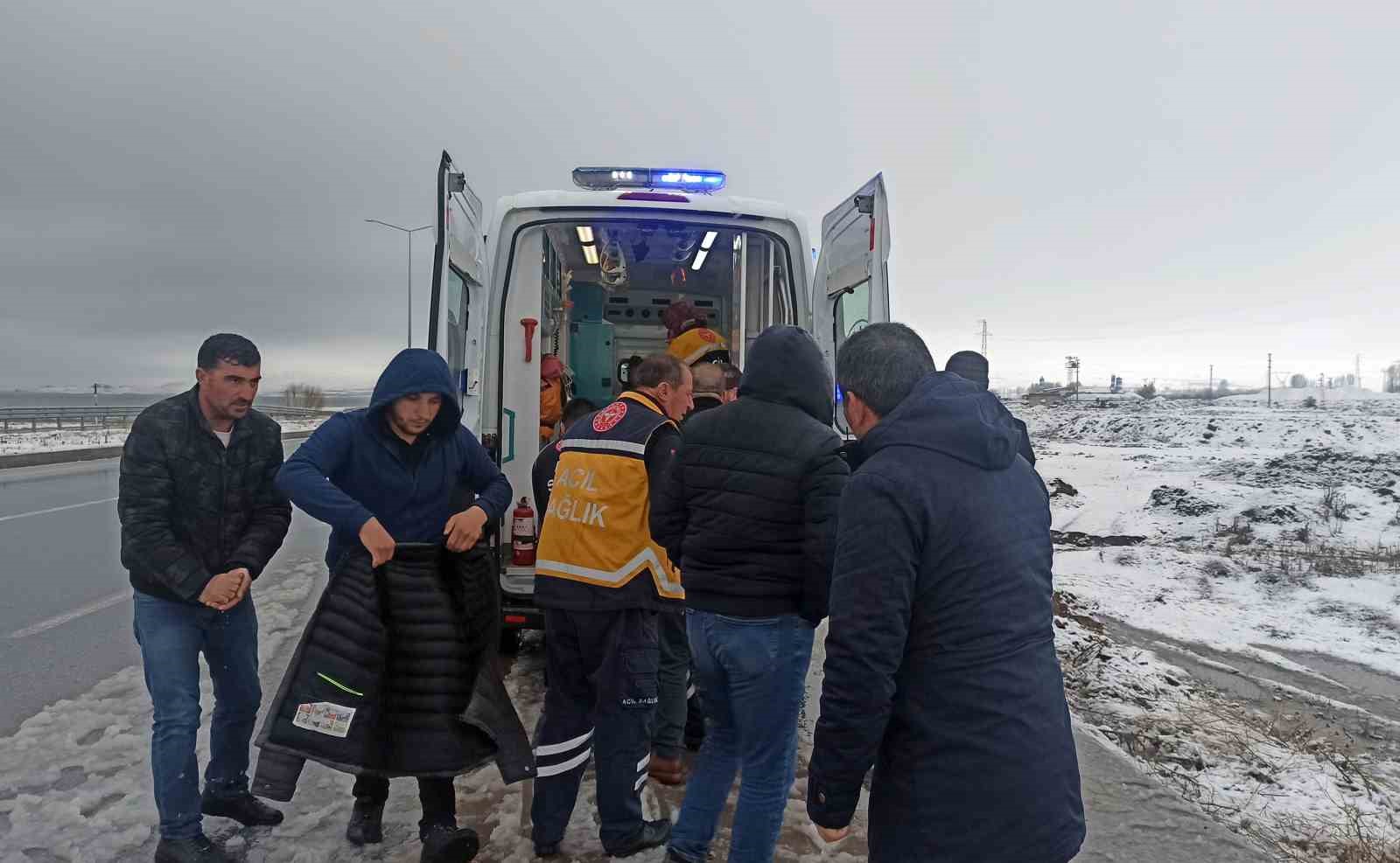 Ahlat’ta otomobil takla attı: 1 yaralı
