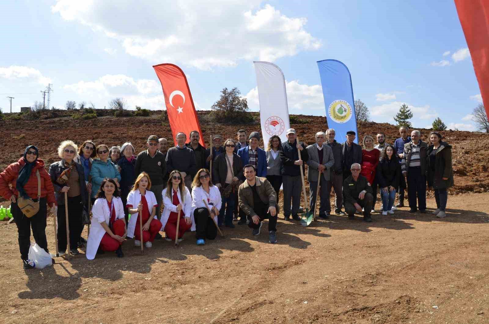 Fidanlar gelecek nesillere yaşlıların hatırasını yaşatacak