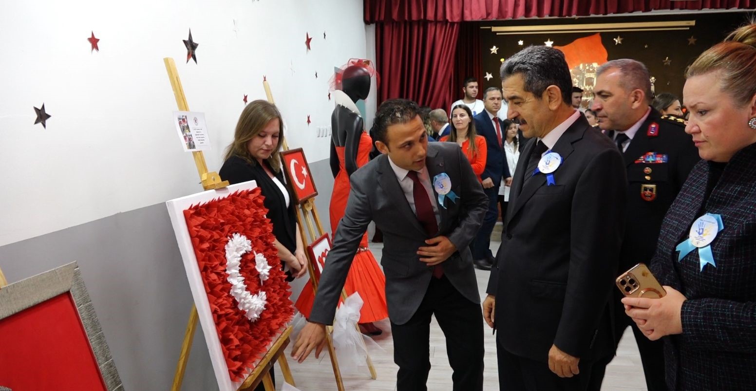 Kırklareli’nde öğrencilerden ‘bayrak’ sergisi