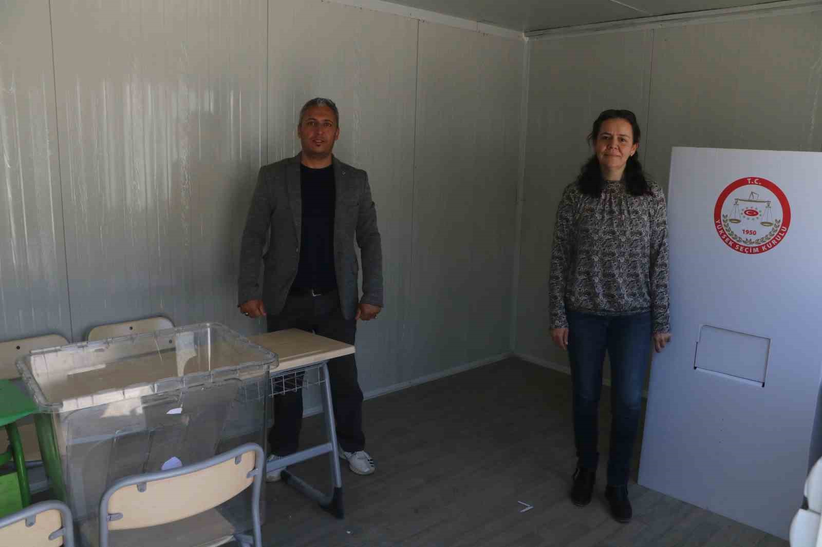 Enkaz kentte 96 konteyner seçim alanı kuruldu