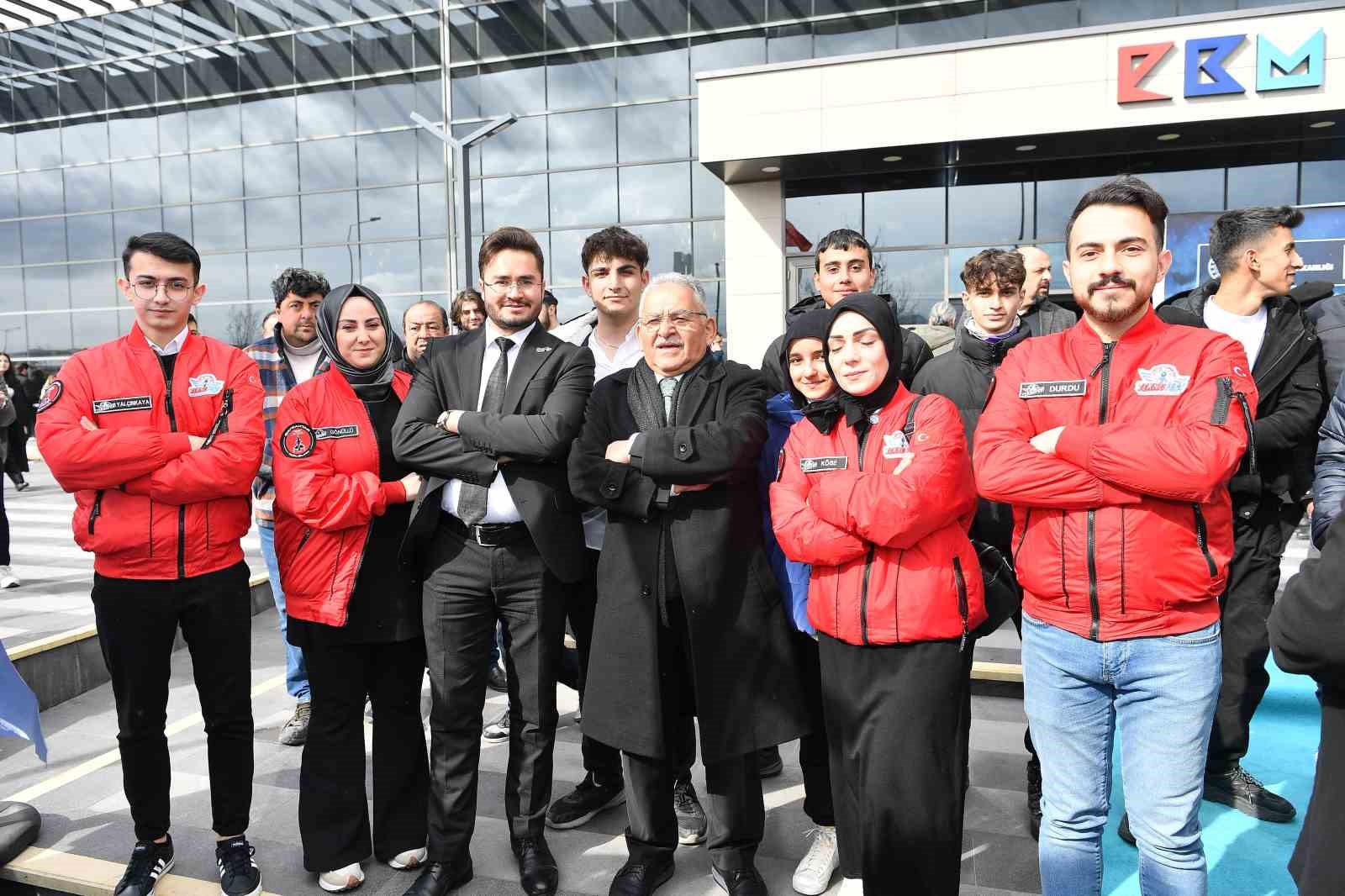 Bakan Kacır’dan Başkan Büyükkılıç’a ‘Alper Gezeravcı’ teşekkürü
