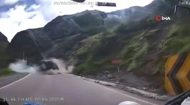 Peru’da heyelan: Kamyon kağıt gibi ezildi