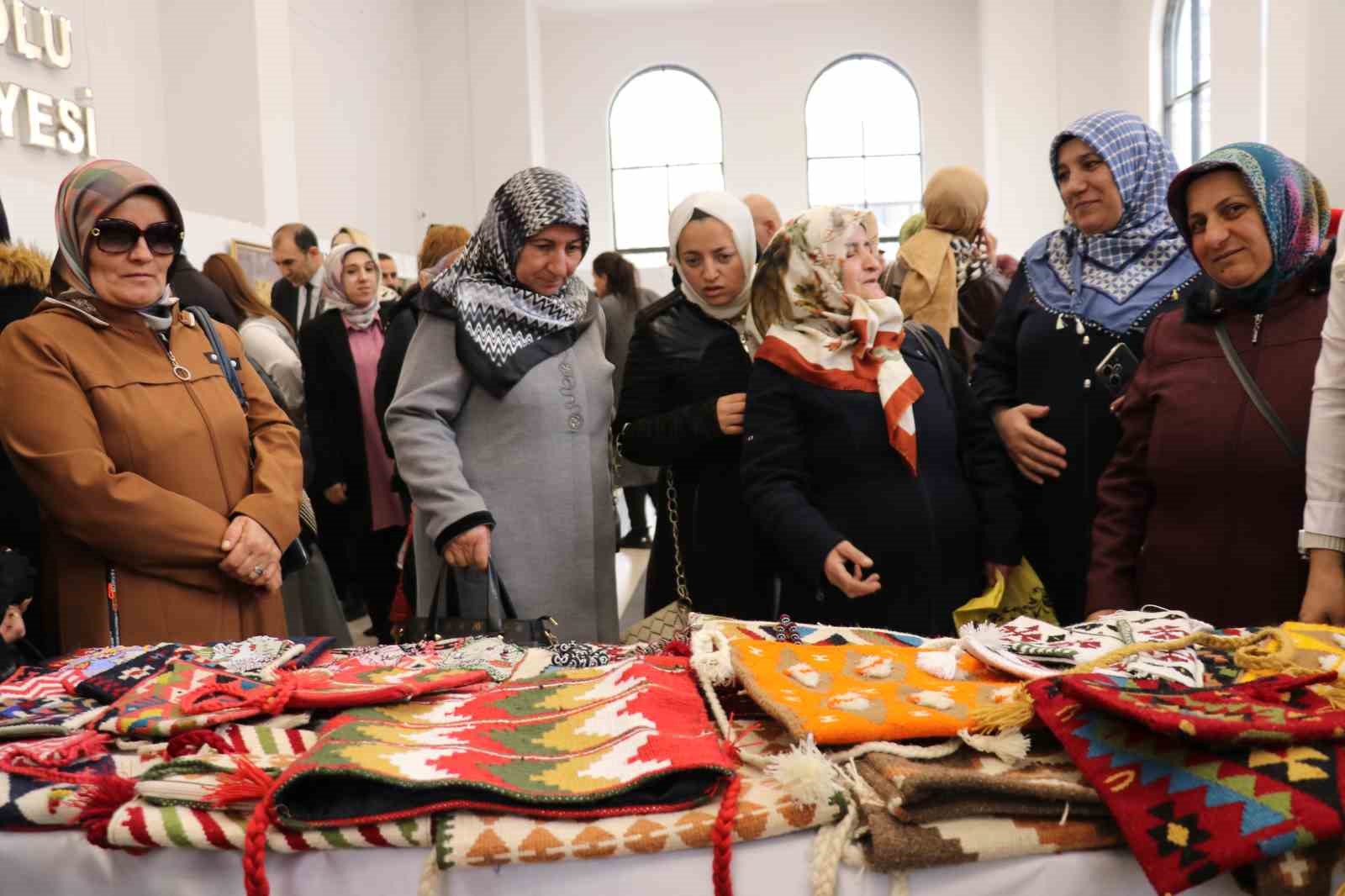 Kadınların el emeği göz nuru ürünleri sergilendi