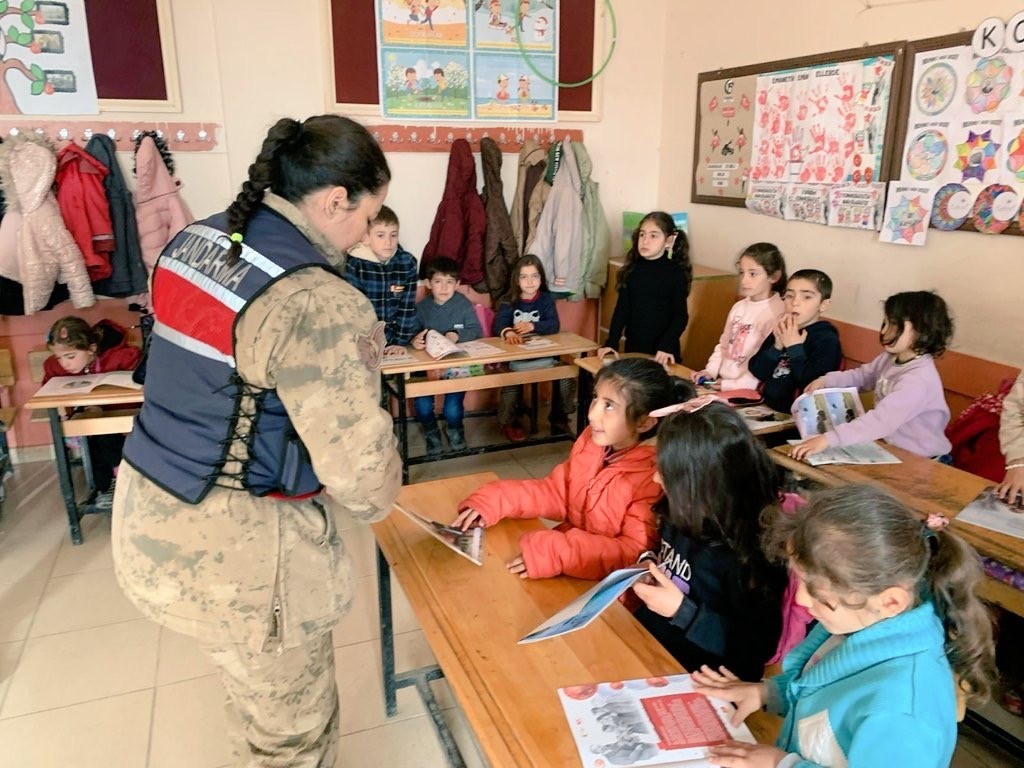 Ağrı’da öğrencilere KADES uygulaması tanıtıldı