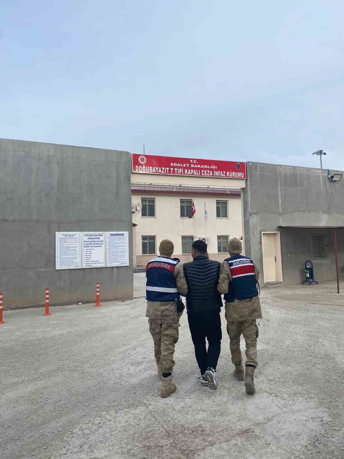 Ağrı’da firari olan 9 kişi jandarma tarafından yakalandı