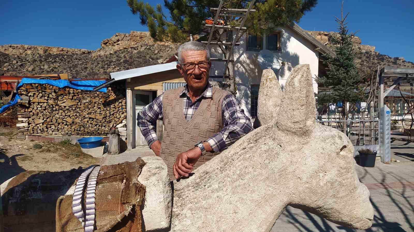Hayalleri dokunuşlarıyla taş kesiliyor