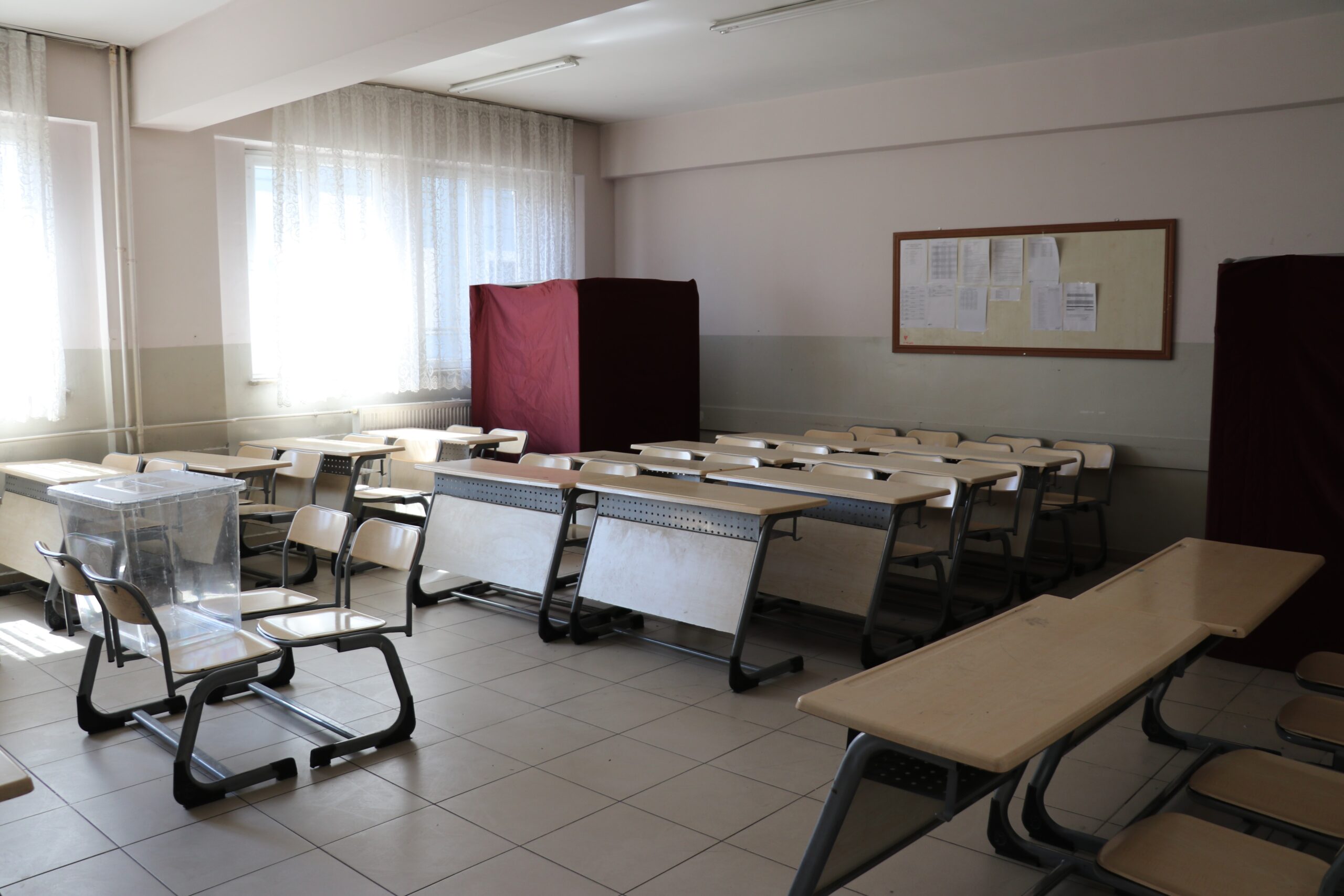 Van’da okullarda sandıklar kuruldu