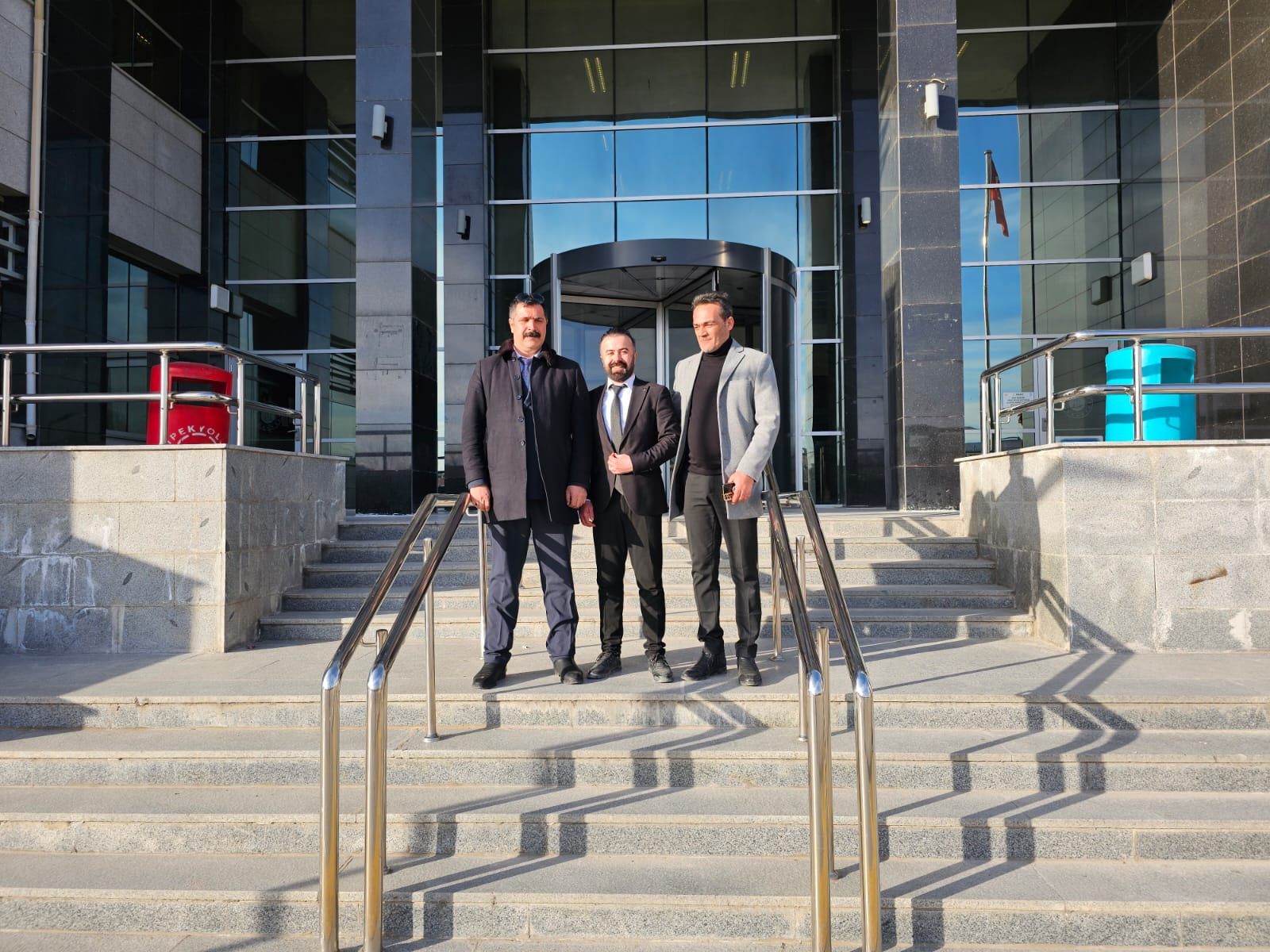 Atakan Enteroğlu, Tuşba bağımsız adayı Fırat Kuvetli lehine adaylıktan çekildi