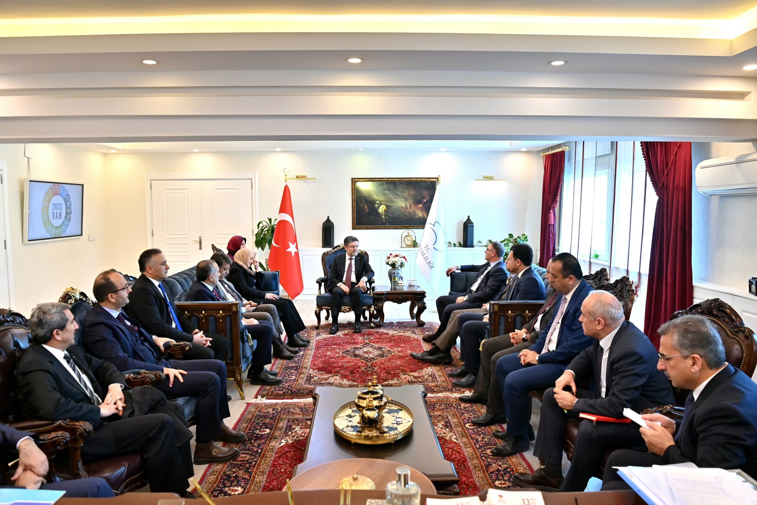 Bakan Yumaklı Van’da yapılan yatırım ve projeler hakkında bilgi aldı