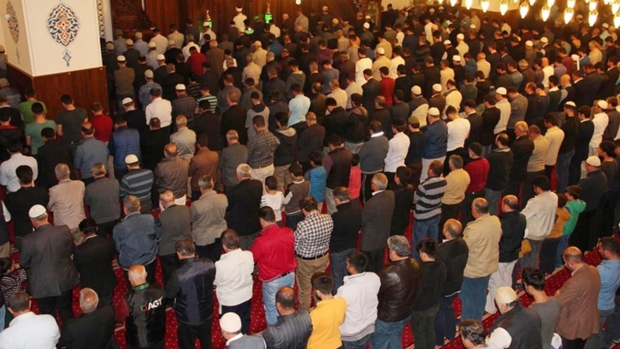 Van’da Hangi Camiler Hatimli Namaz Kıldıracak?