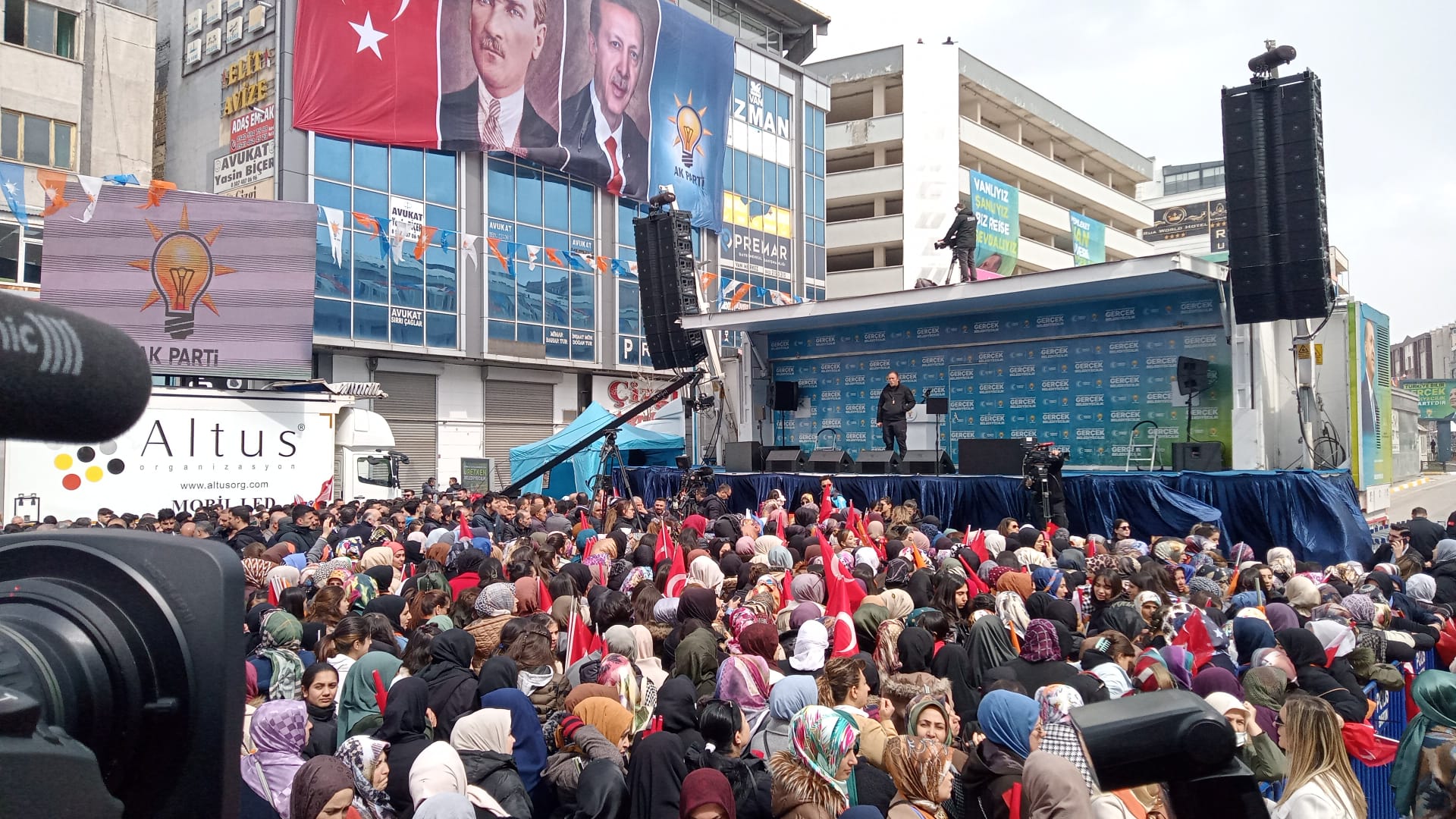 Vanlılar Merakla Cumhurbaşkanını Bekliyor