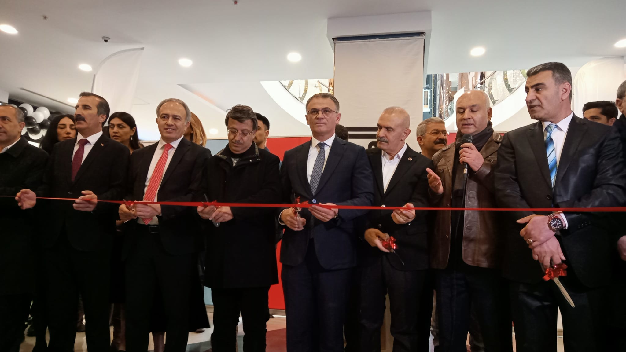 Dört Gözle Beklenen Van Mall AVM Sonunda Açıldı