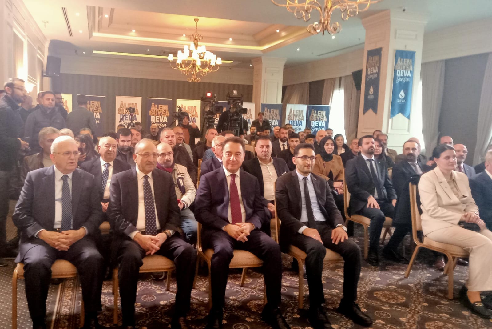 Deva Partisi Genel Başkanı Babacan;” Bu Seçimlerde Hep Birlikte Sarı Kartı Göstereceğiz”