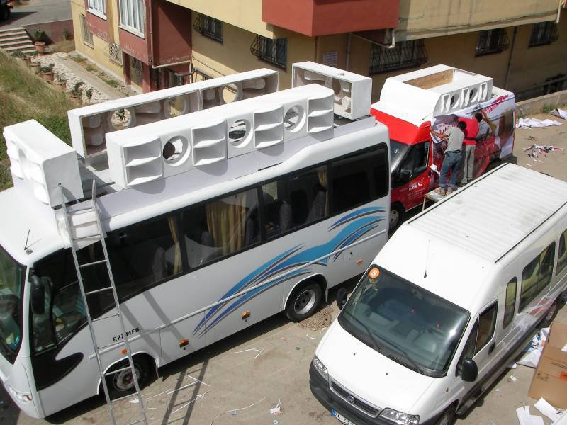 Partilerin seçim otobüsleri dershane öğrencilerini etkiliyor