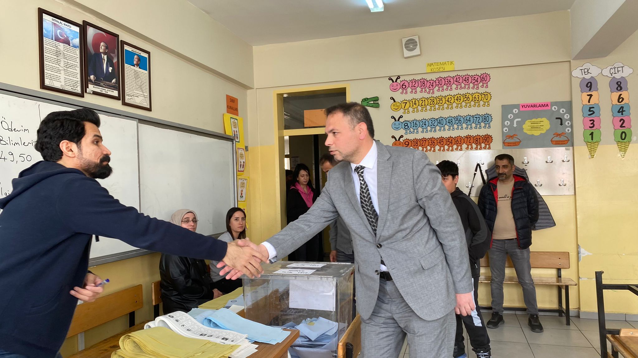 Van Büyükşehir Belediye Başkan Adayı İlhan oyunu kullandı