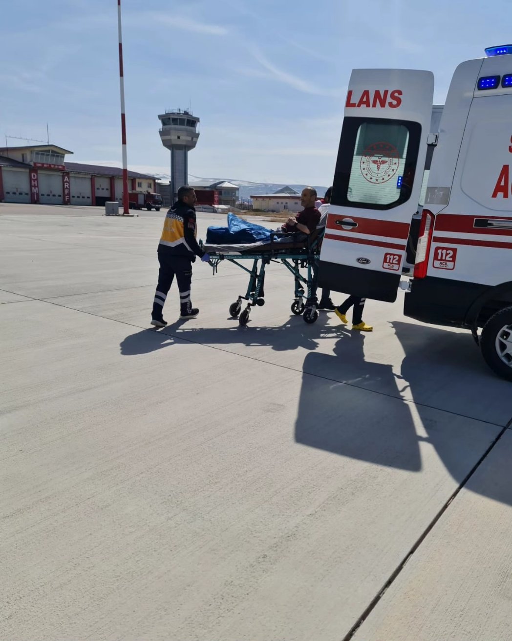 Van’da 58 yaşındaki hasta ambulans helikopter ile taşındı