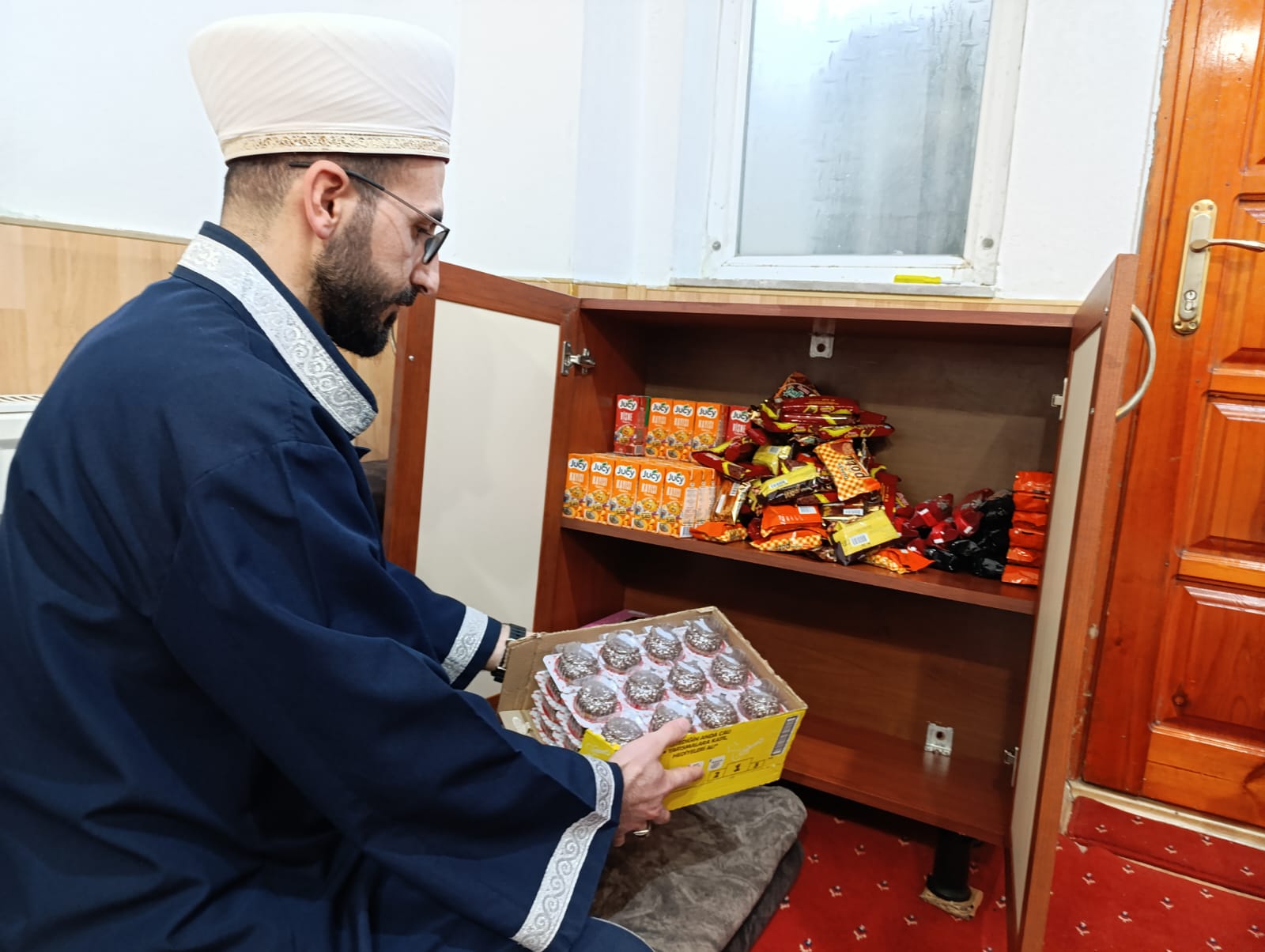 Van’da camide kurulan “Çocuk market” ile çocuklara cami sevgisi aşılanıyor