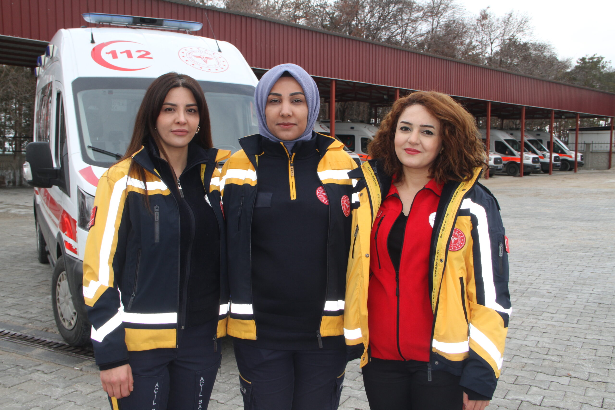 Van’da görev yapan kadın paramedikler işlerini severek yapıyor