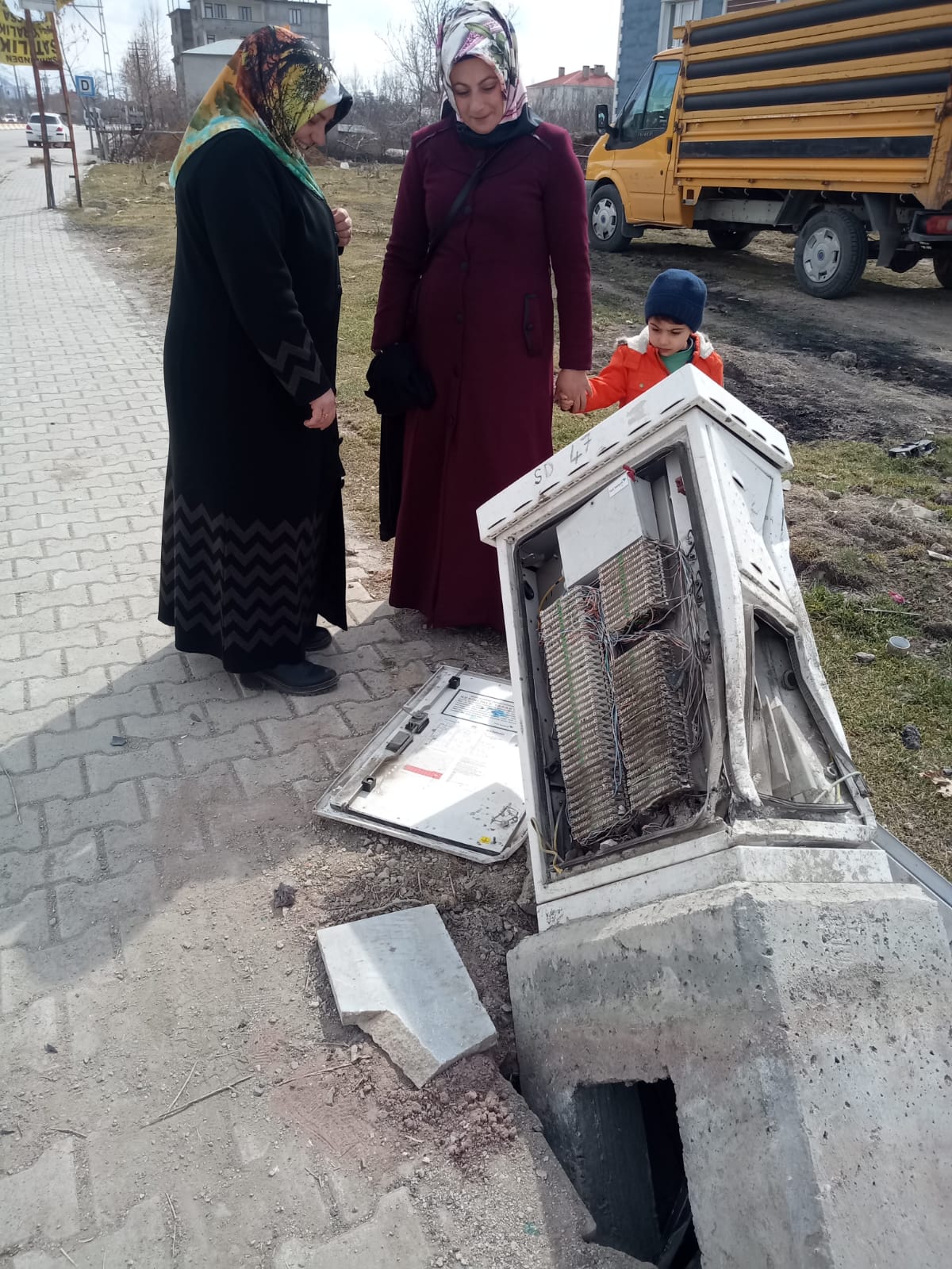 Van’da interneti kesilen mahalle halkı duruma tepki gösterdi