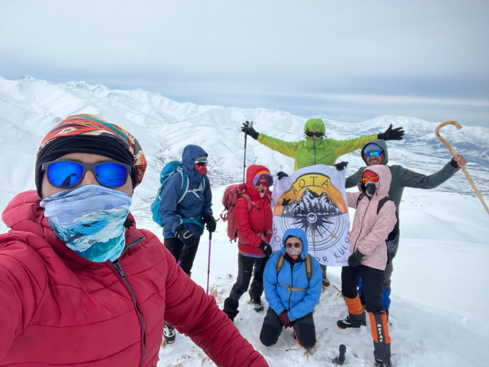 Vanlı dağcılardan zirve tırmanışı