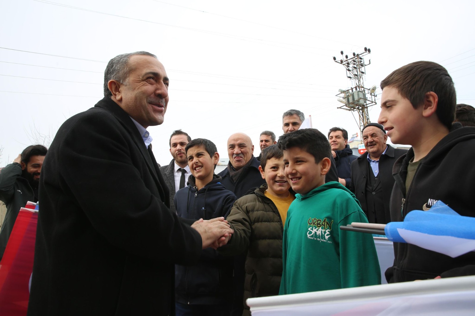 Başkan Adayı Arvas, Tuşba’da coşkuyla karşılandı