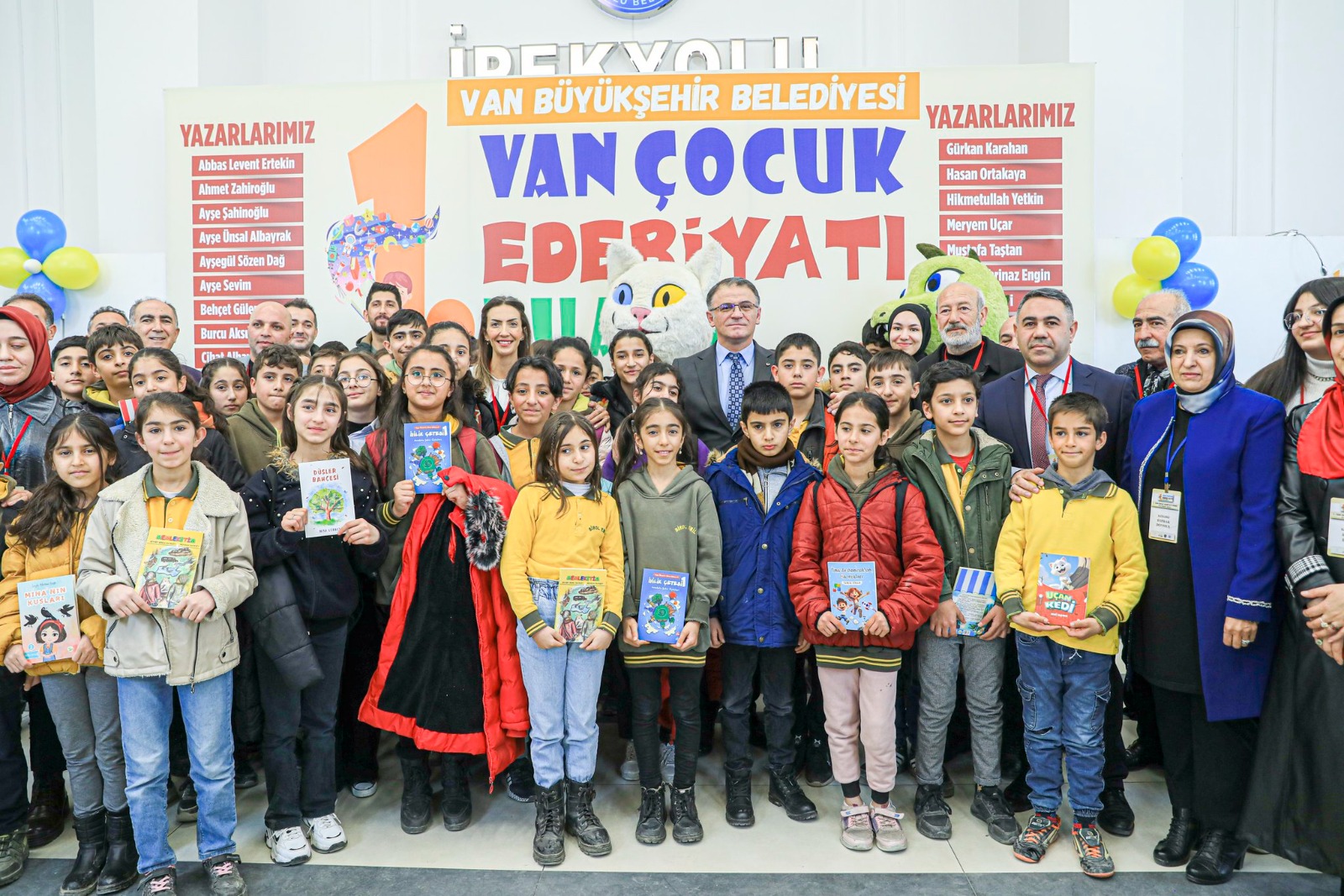 Van’da Çocuk Edebiyatı Fuarı Açıldı