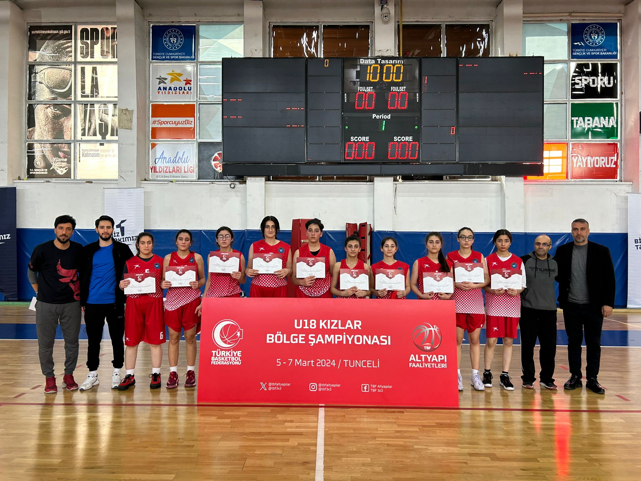 Kız Basketbol Takımlarından Büyük Başarı