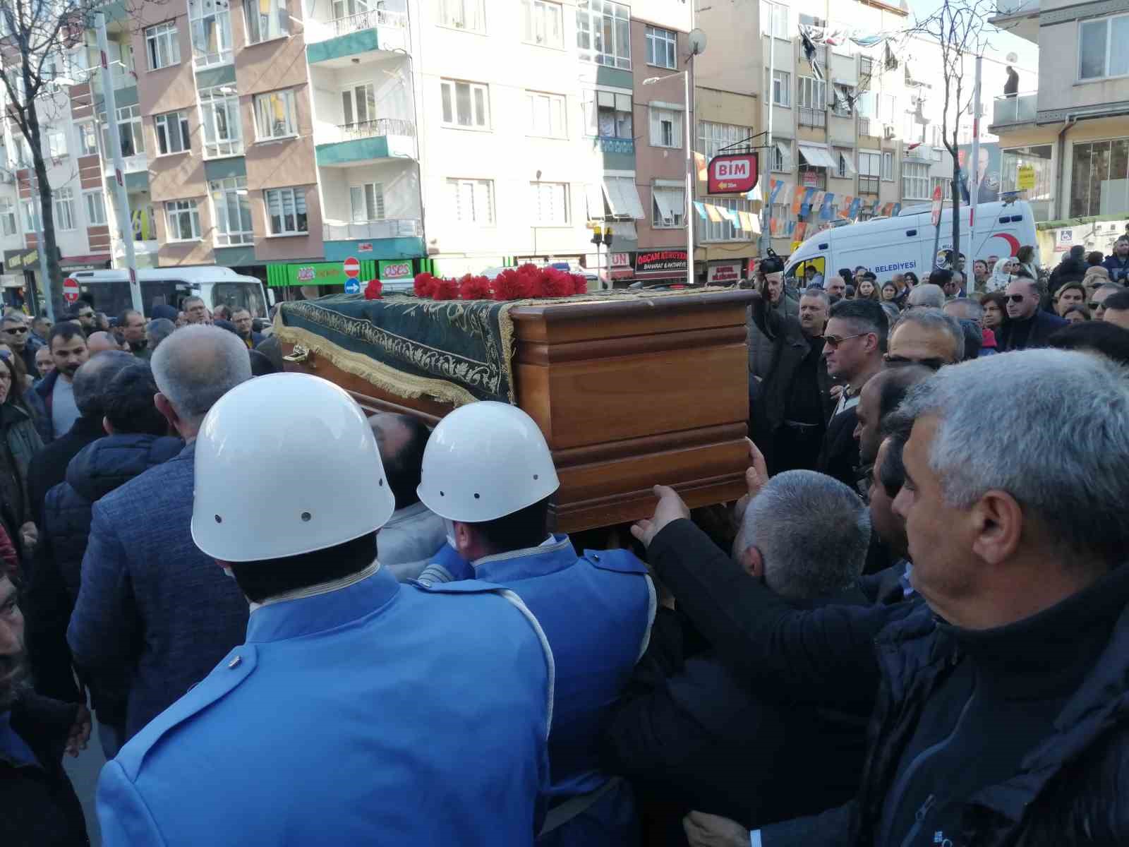 Kartal Belediyesi’nde uzun yıllar görev yapan Hüseyin Güler son yolculuğuna uğurlandı