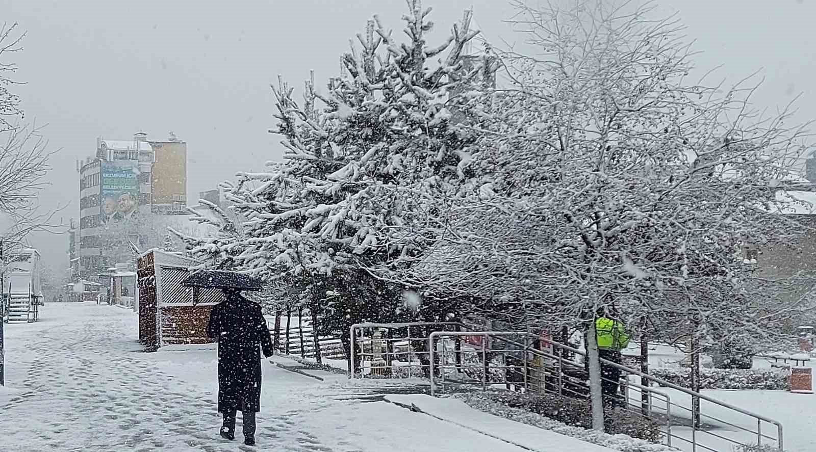 Erzurum’da kar yağışı etkili oluyor, 147 köy yolu ulaşıma kapalı