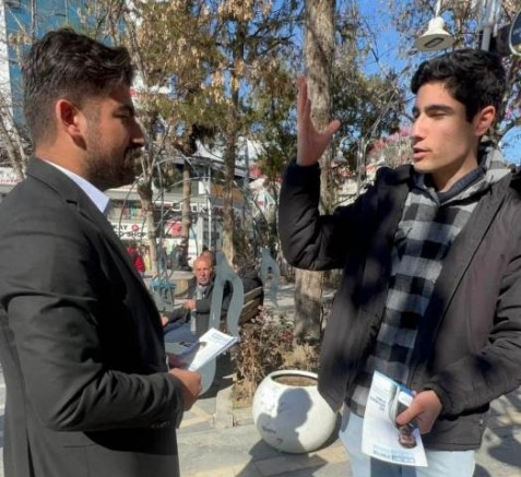 Başkan Adayı Aybey cadde ve sokaklarda broşür dağıttı