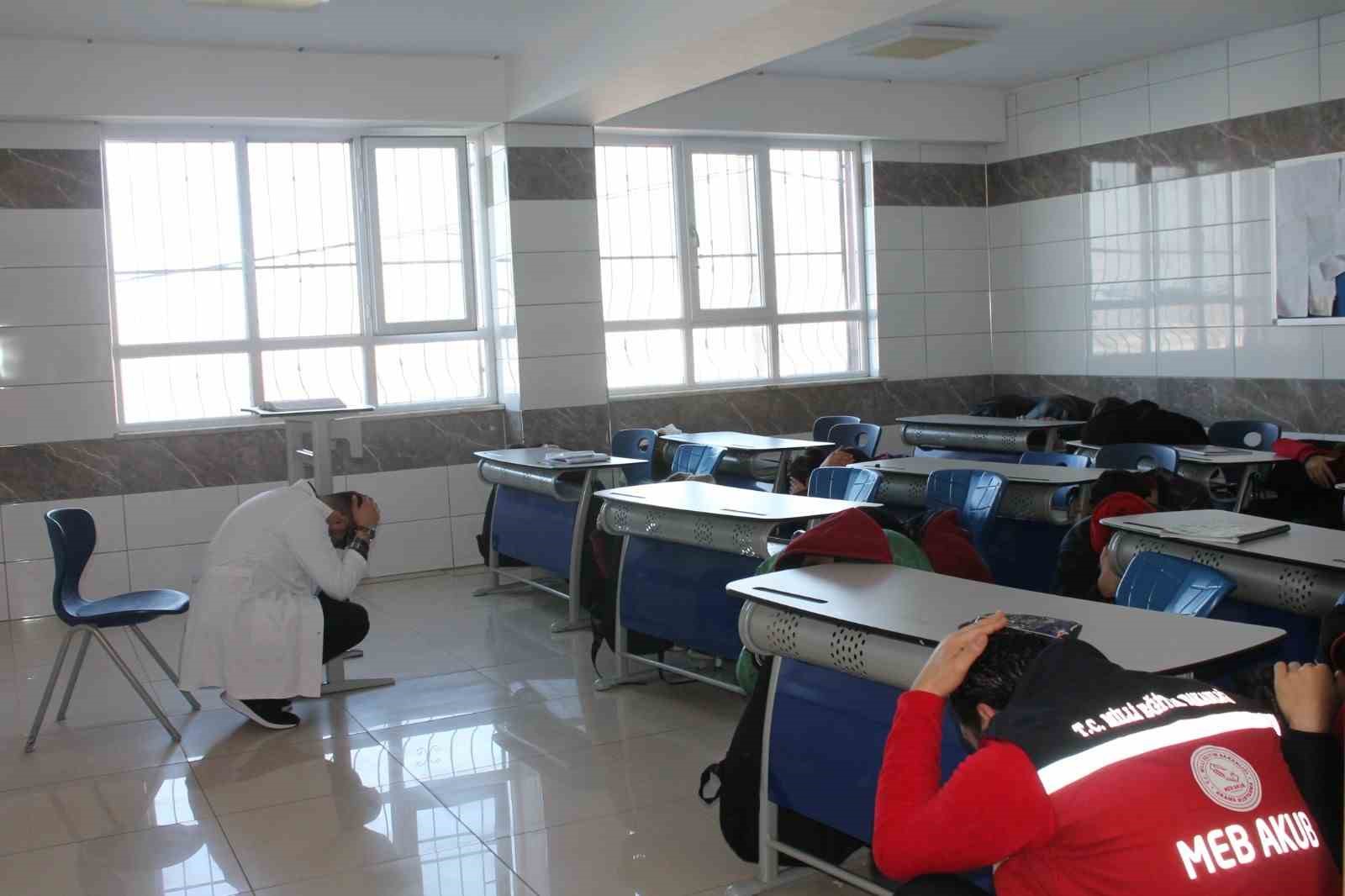 Kırşehir’de gerçeğini aratmayan deprem tatbikatı