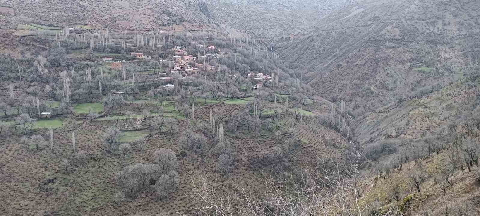 Dere kenarında ceketi ve takma dişleri bulunan 65 yaşındaki adamdan 5 gündür haber alınamıyor