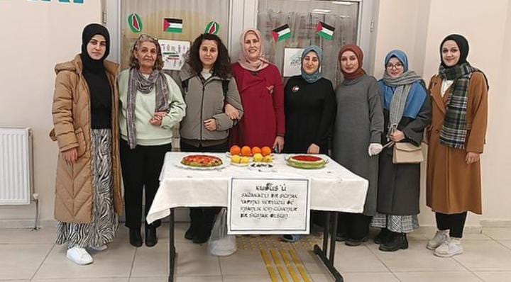 Van’da Üniversite öğrencileri Gazze için hayır çarşısı kurdu