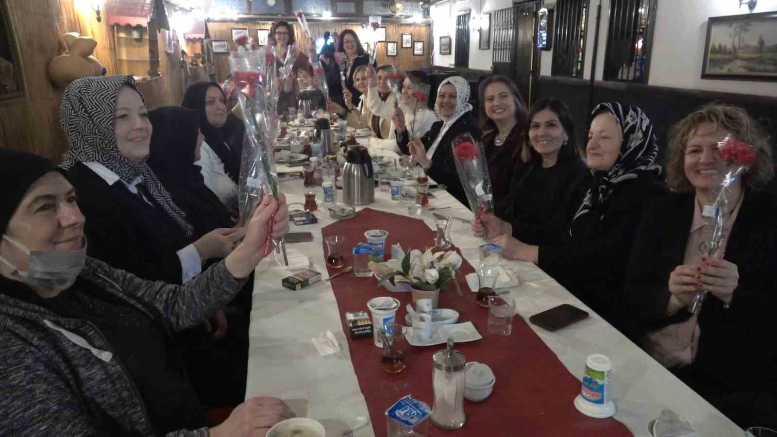 Kadın muhtar adaylarından dayanışma yemeği