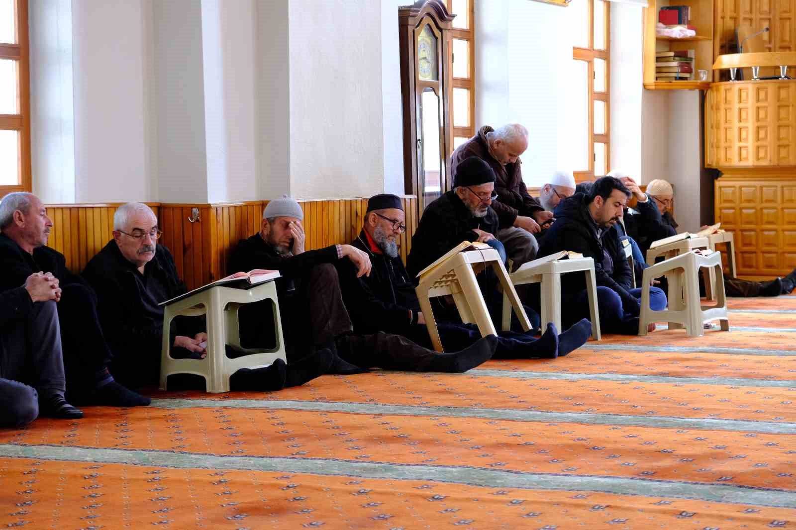 14 asırlık mukabele geleneği genç hafızlara emanet