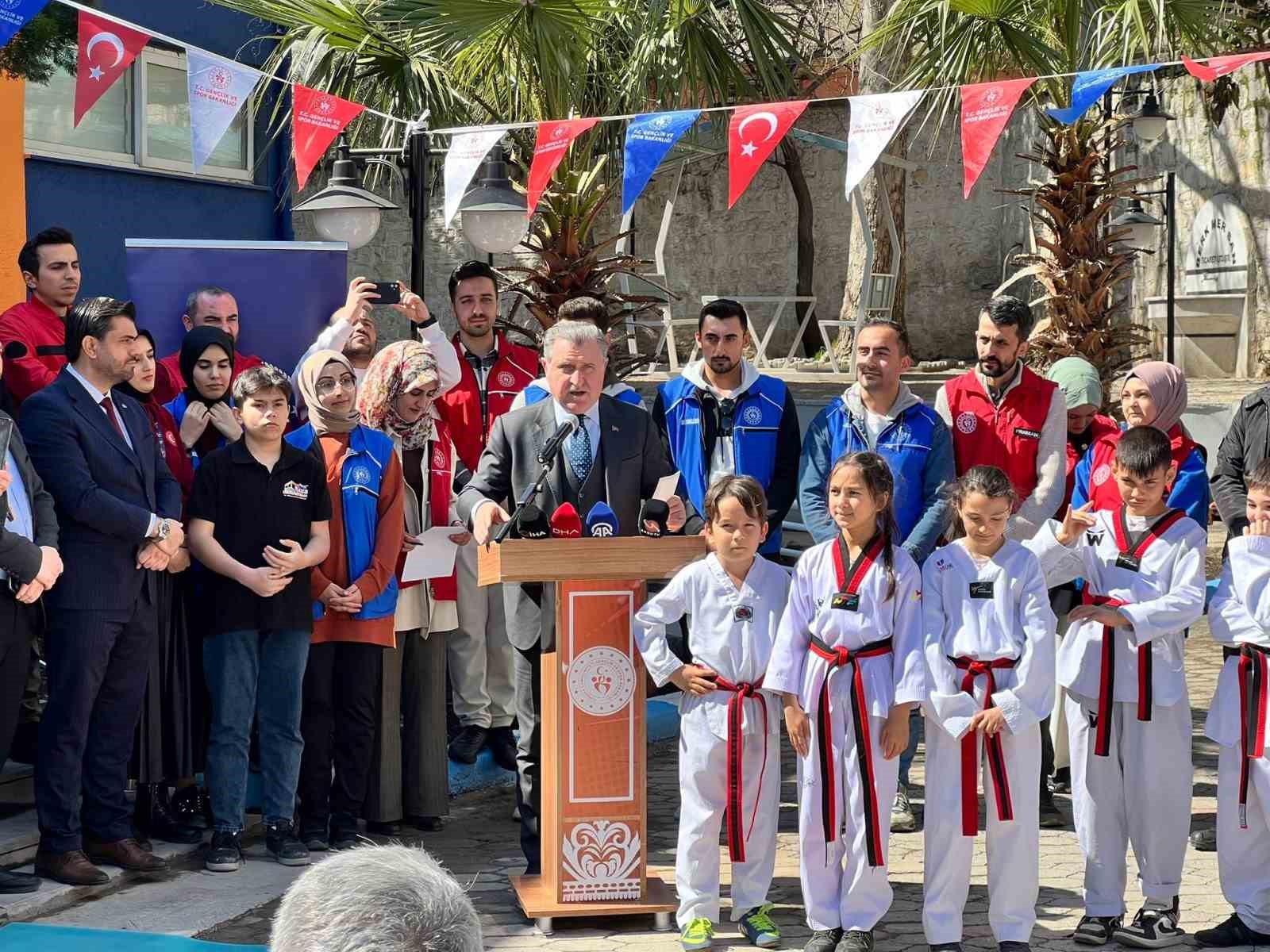 Osman Aşkın Bak: 