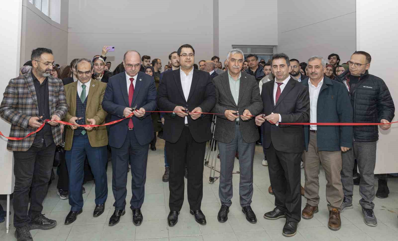 Hat ve tezhip sanatı, sanatseverlerle buluştu