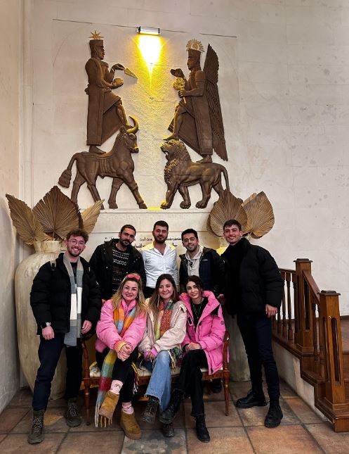 Van’da gazetecilere randevu bile vermeyen kurum fenomenlere para harcıyor!