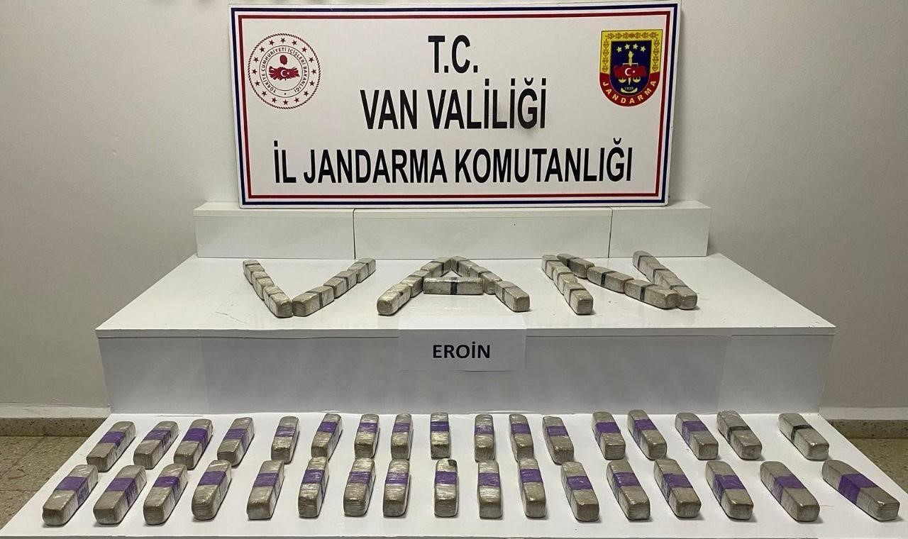 Van’da 14 kilo eroin ve 59 bin adet sentetik hap ele geçirildi